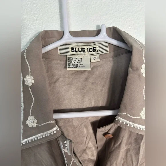 BLUE ICE Vintage long sleeve 100% silk top. Size 10p - Picture 2 of 5